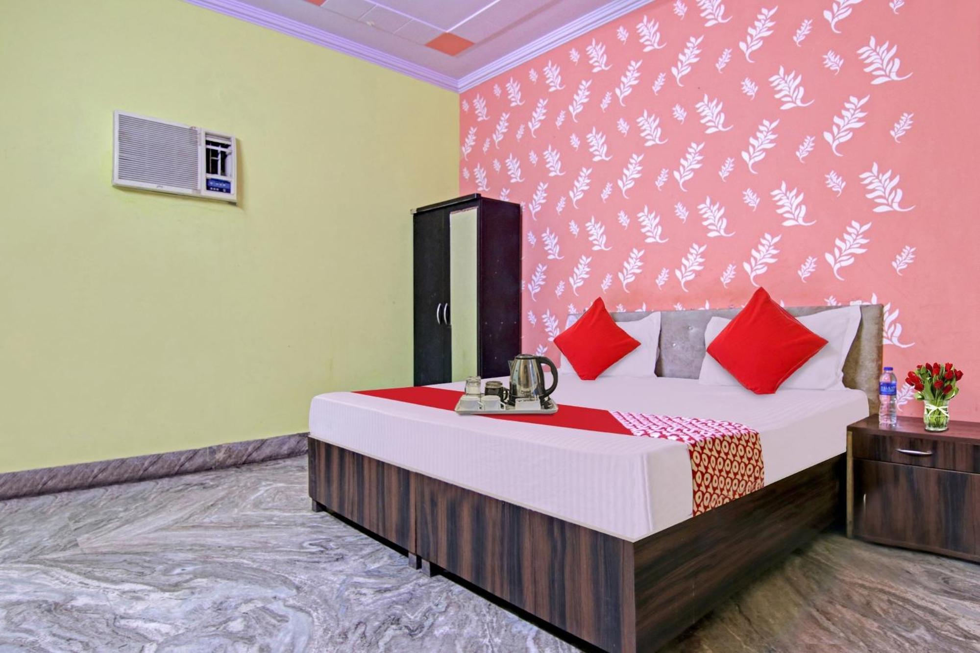 Flagship Decent Near Pvr Vikaspuri Delhi Hotel 3*
